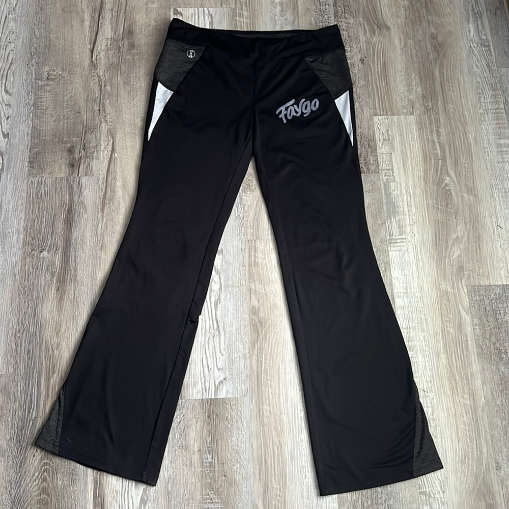 WOMENS FAYGO YOGA PANTS SZ M